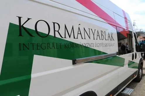'Kományablakbusz' cikk borítóképe